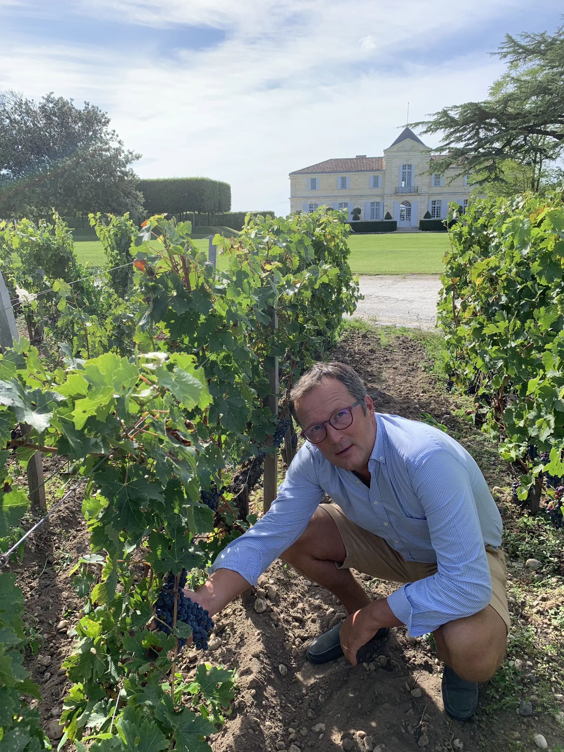 Olivier Vermisse from Olivier Vins sourcing directly wine in Dompierre, Haut médoc