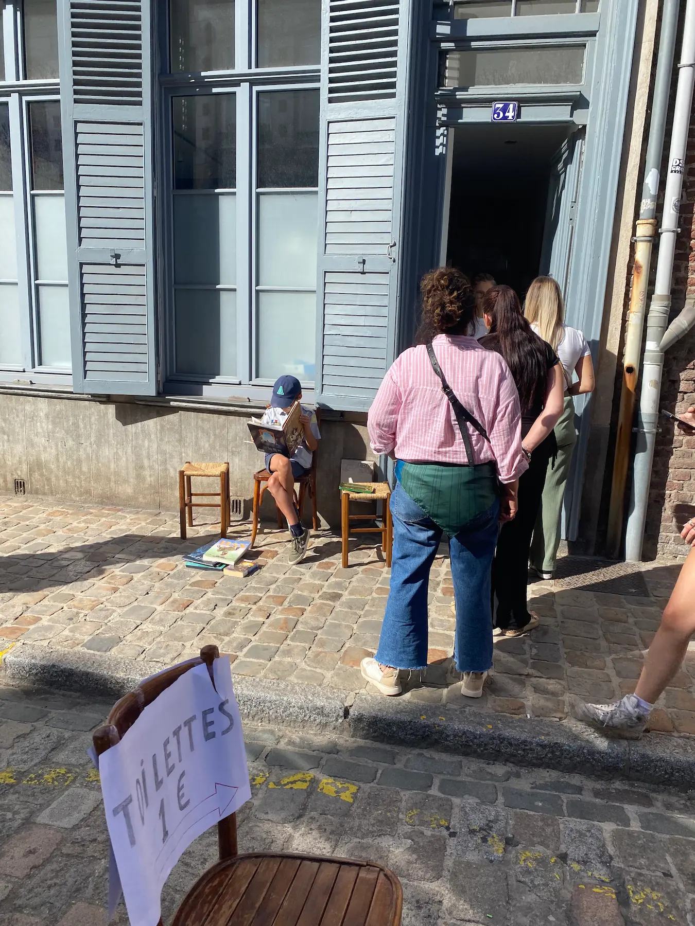 Hand-written sign offering toilets for 1 euro outside a house during the Braderie de Lille