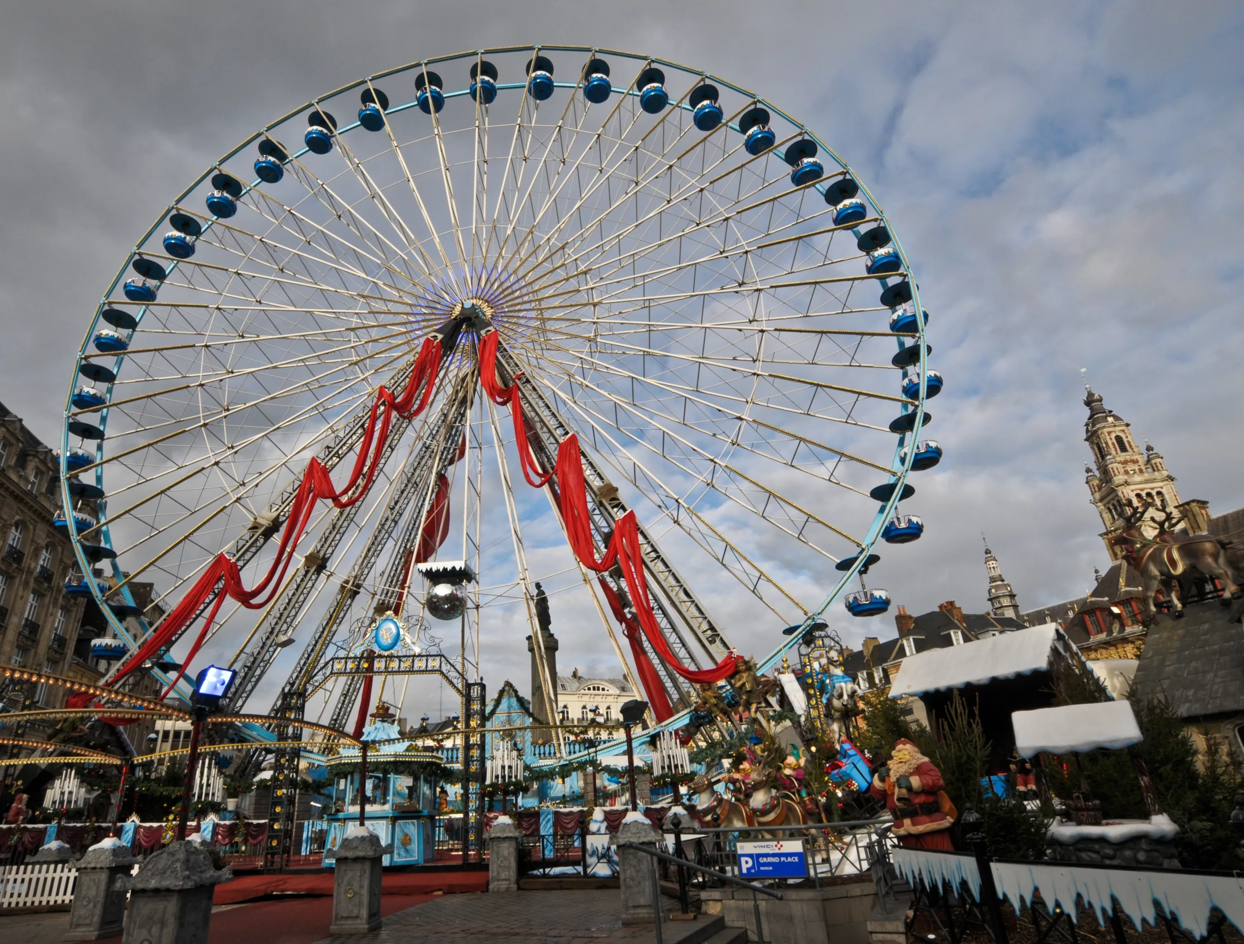 The big whell on the Grand place for Xmas